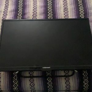 It’s a 32 inch element tv works very well